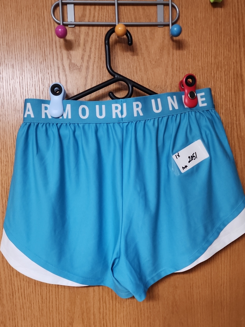 Under Armour Women's Turquoise Athletic Shorts with White Trim XL number 2051